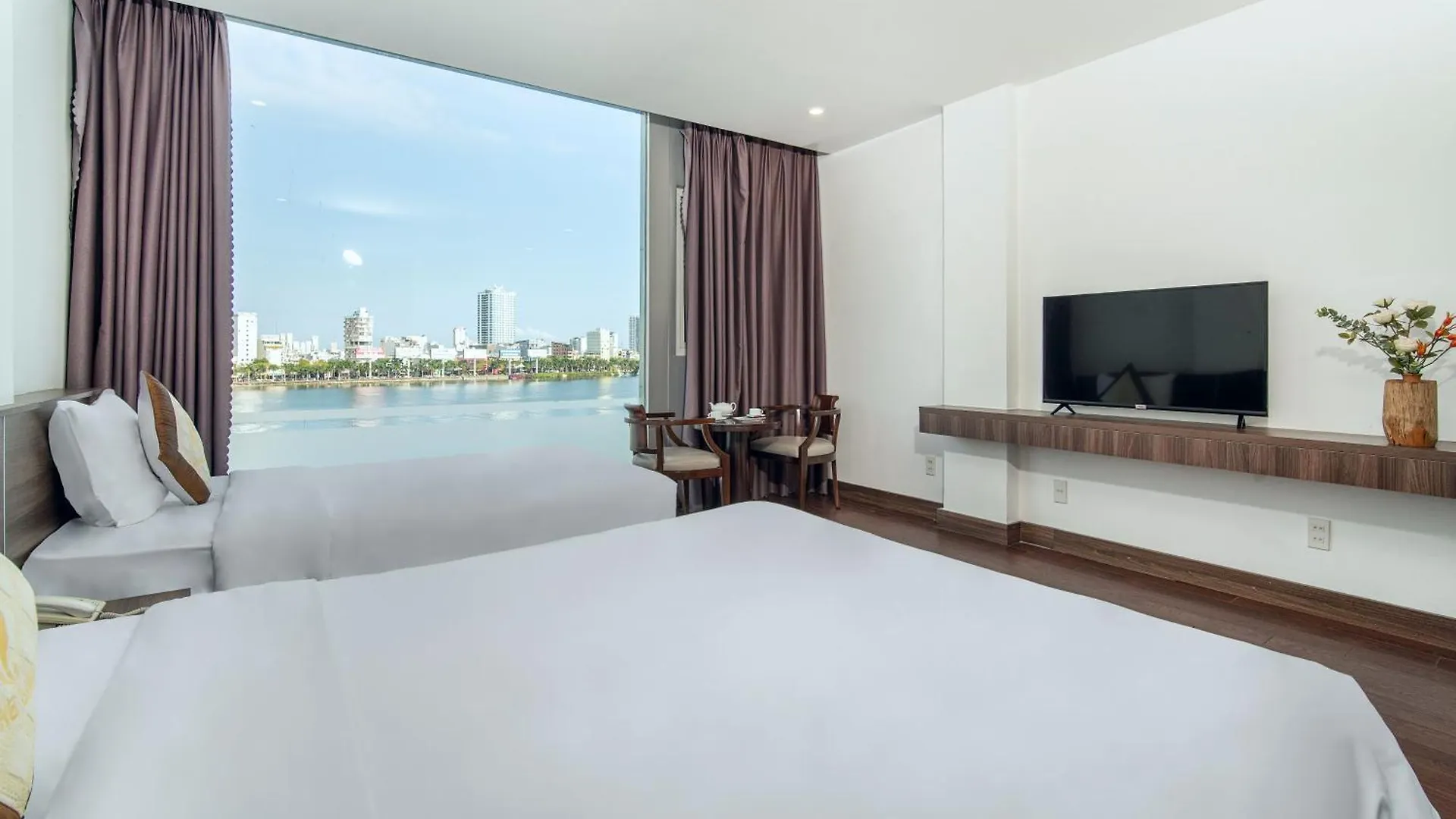 Hoang Linh Riverside Hotel Danang
