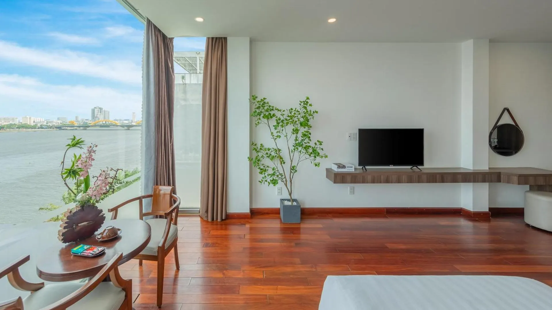 Hoang Linh Riverside Hotel Danang 0*, Da Nang Vietnam