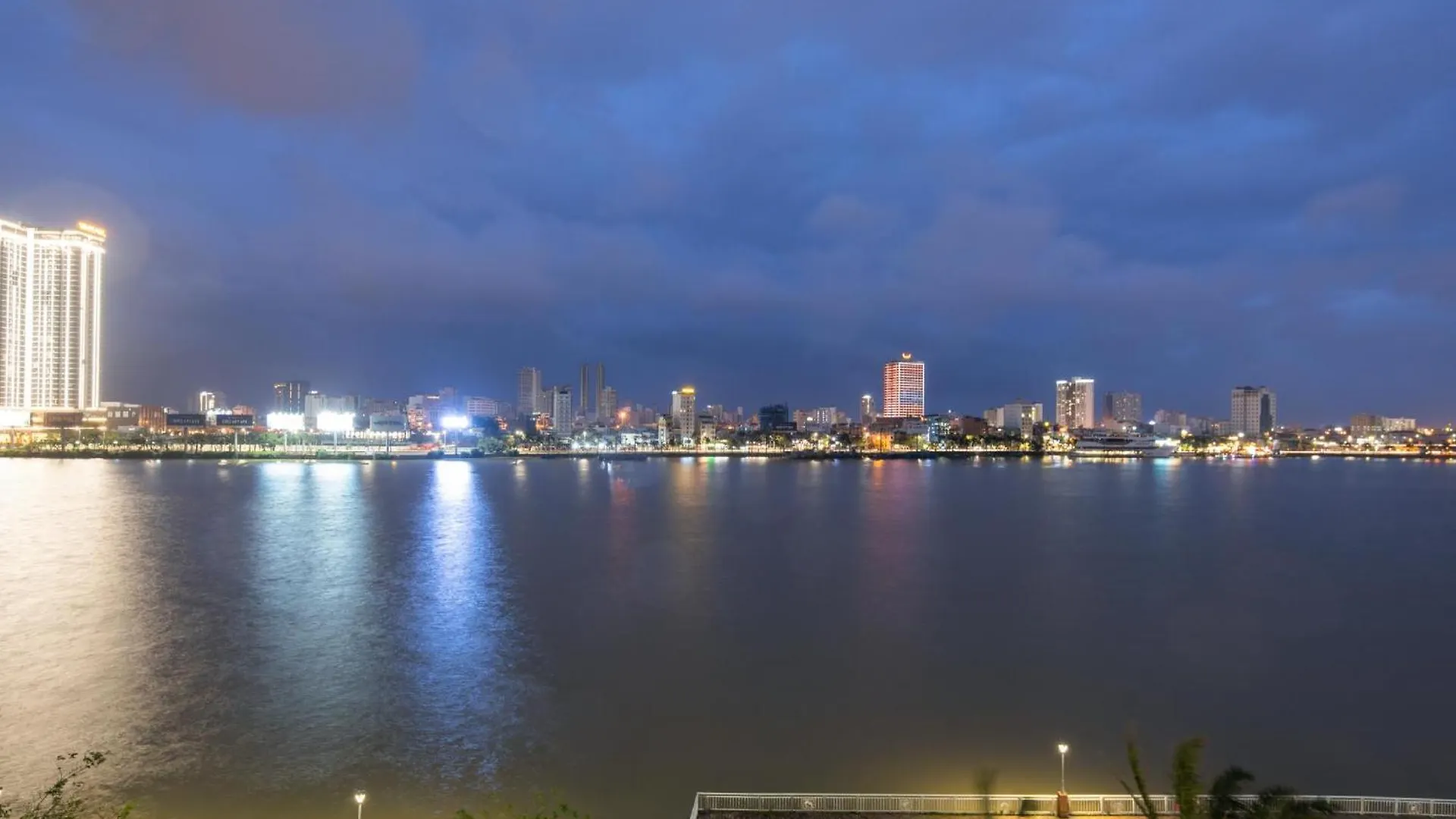 Hoang Linh Riverside Hotel Danang