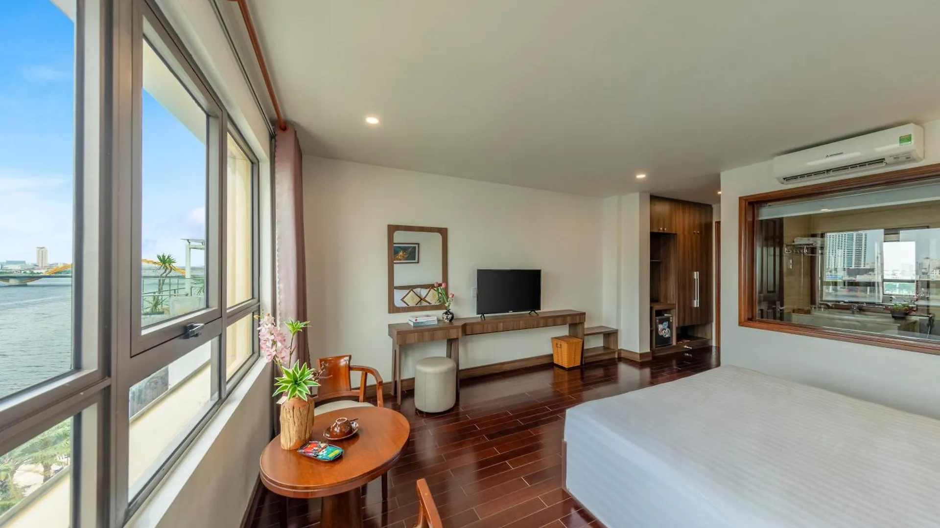 Hoang Linh Riverside Hotel Danang