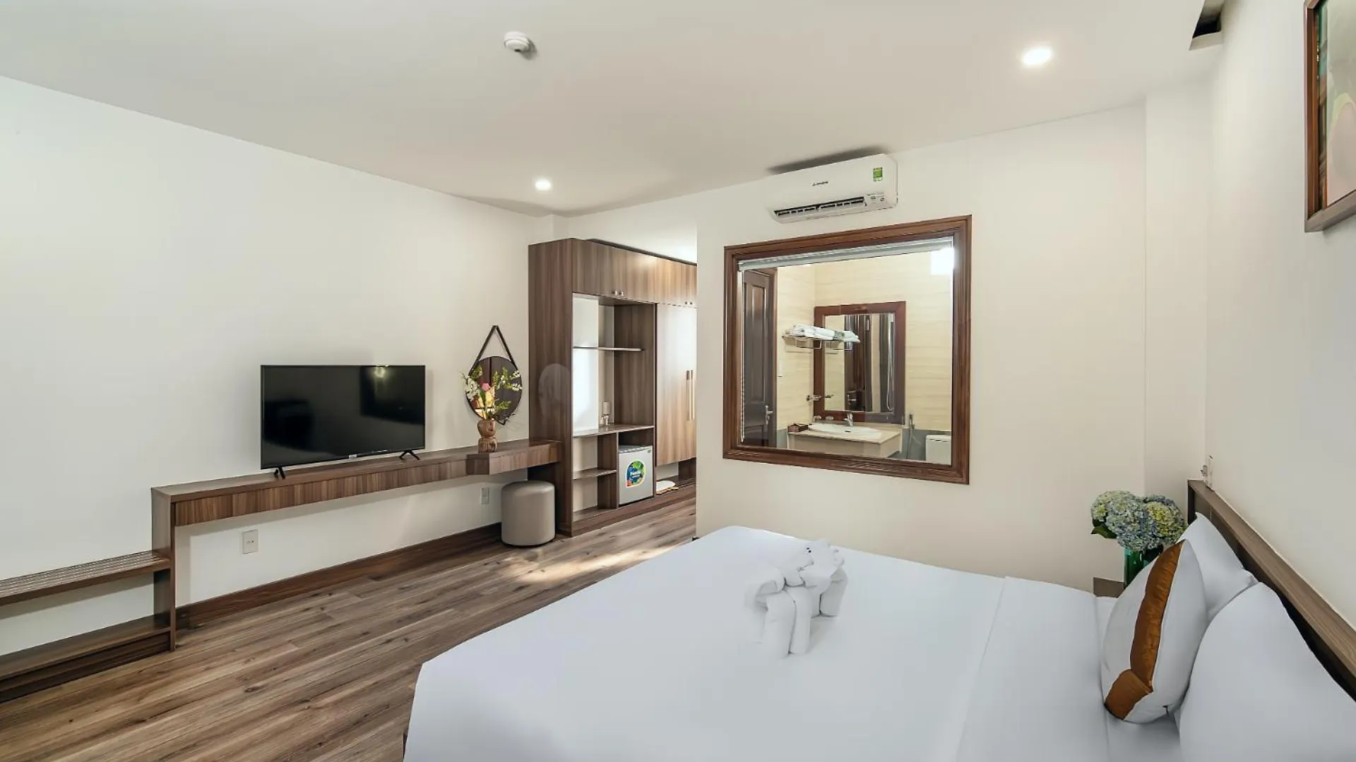 Hoang Linh Riverside Hotel Danang 0*, Đà Nẵng
