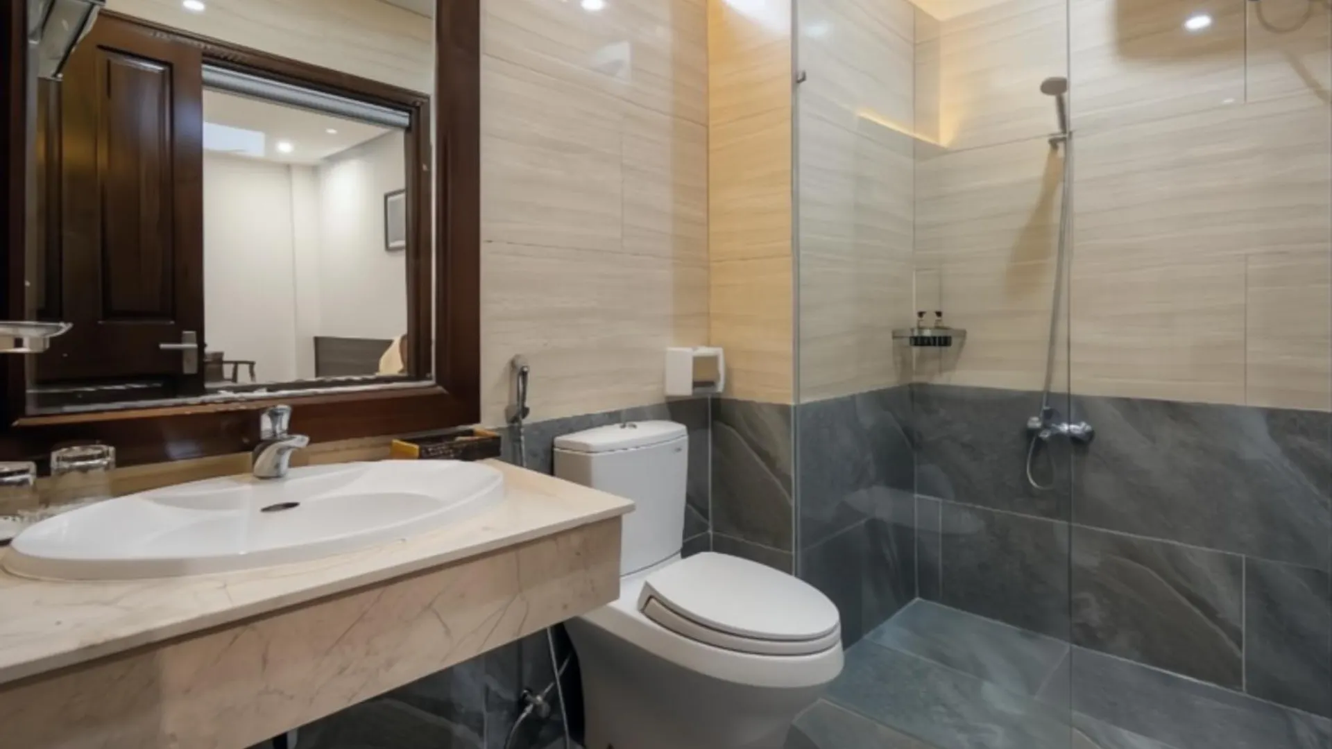 Hoang Linh Riverside Hotel Danang