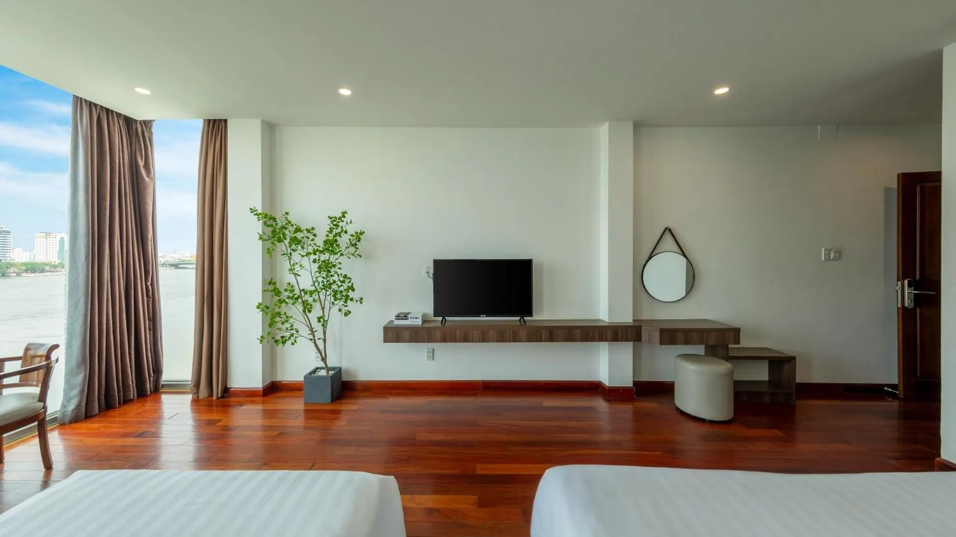 Hoang Linh Riverside Hotel Danang 0*, Đà Nẵng